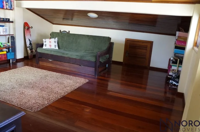 Imagem Casa ampla , 3 dormitórios, suíte,2 vagas de garagem no Bairro Duque de Caxias.