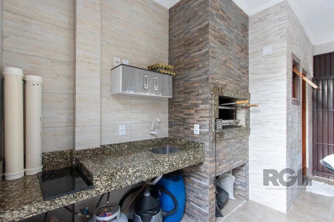 Imagem Casa para Venda com 3 dormitórios, sendo 1 suítes e 2 vagas no bairro Hípica
