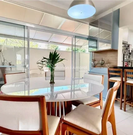 Imagem Linda casa com 3 quartos sendo todos suítes, em condominio completo com excelente localização. 
A...