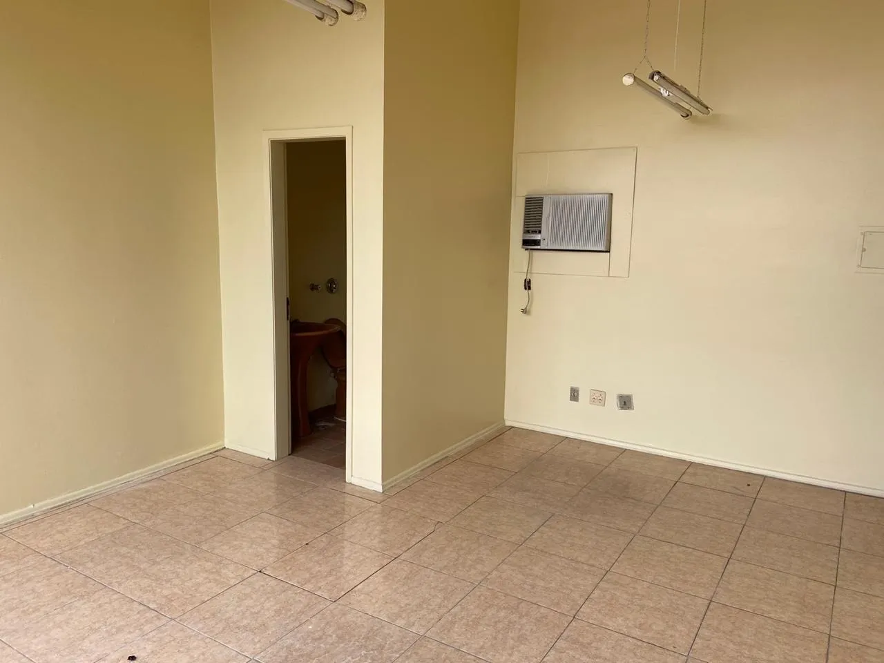 Imagem Sala comercial de 24m² com vaga de garagem coberta - excelente oportunidade!

Espaço funcional e b...