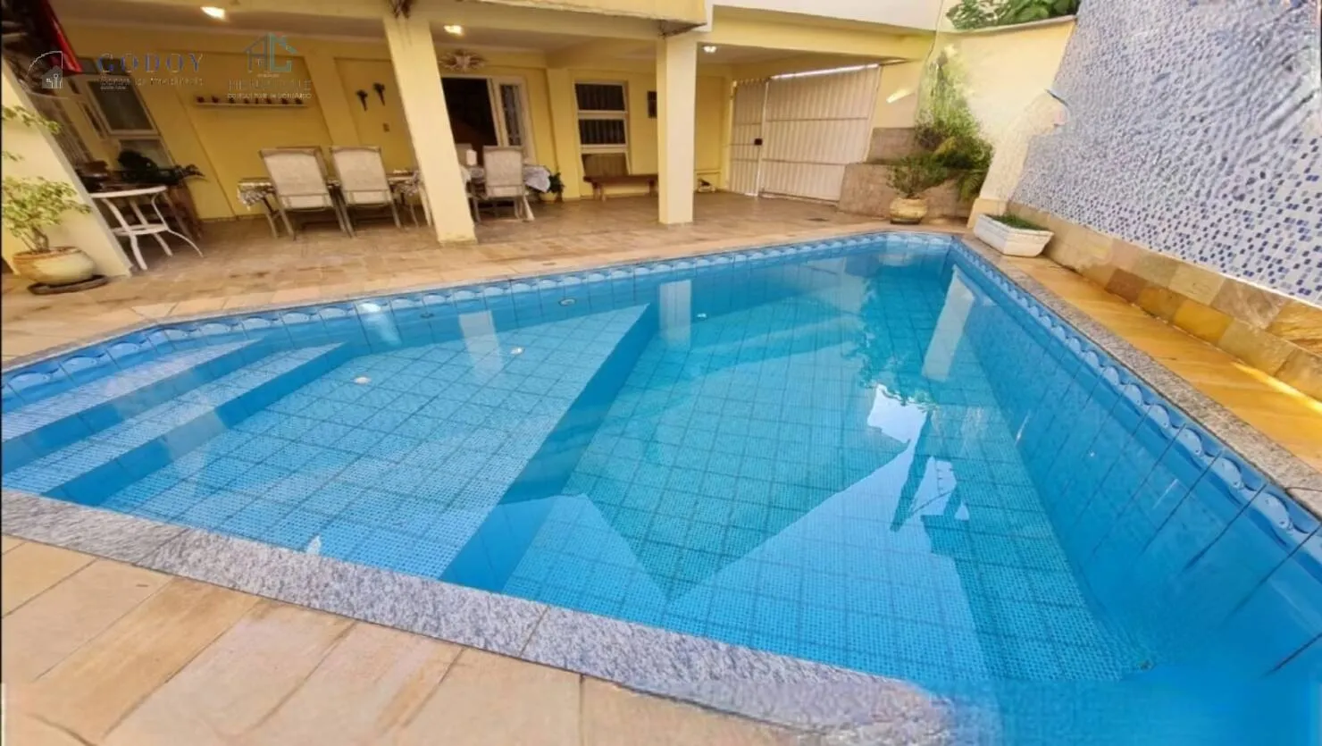 Imagem Casa com Potencial para Pousada - Localização Privilegiada
