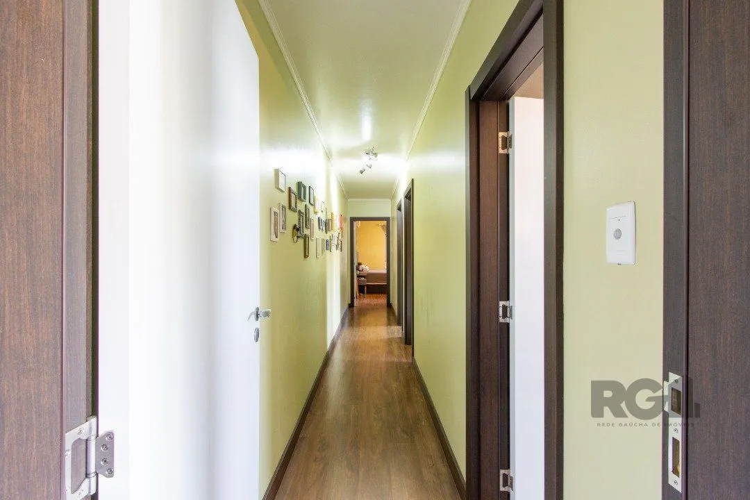 Imagem Apartamento reformado de 124m² privativos- 3 dormitórios sendo 1 suíte no bairro Medianeira