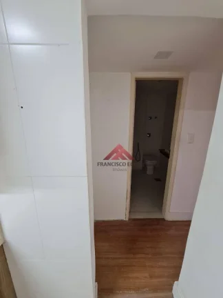 Imagem Excelente Apartamento com sala dois quartos dependencias completa,sol da manhã,elétrica e hidraulica reformadas,quarto principal montado com armários,
