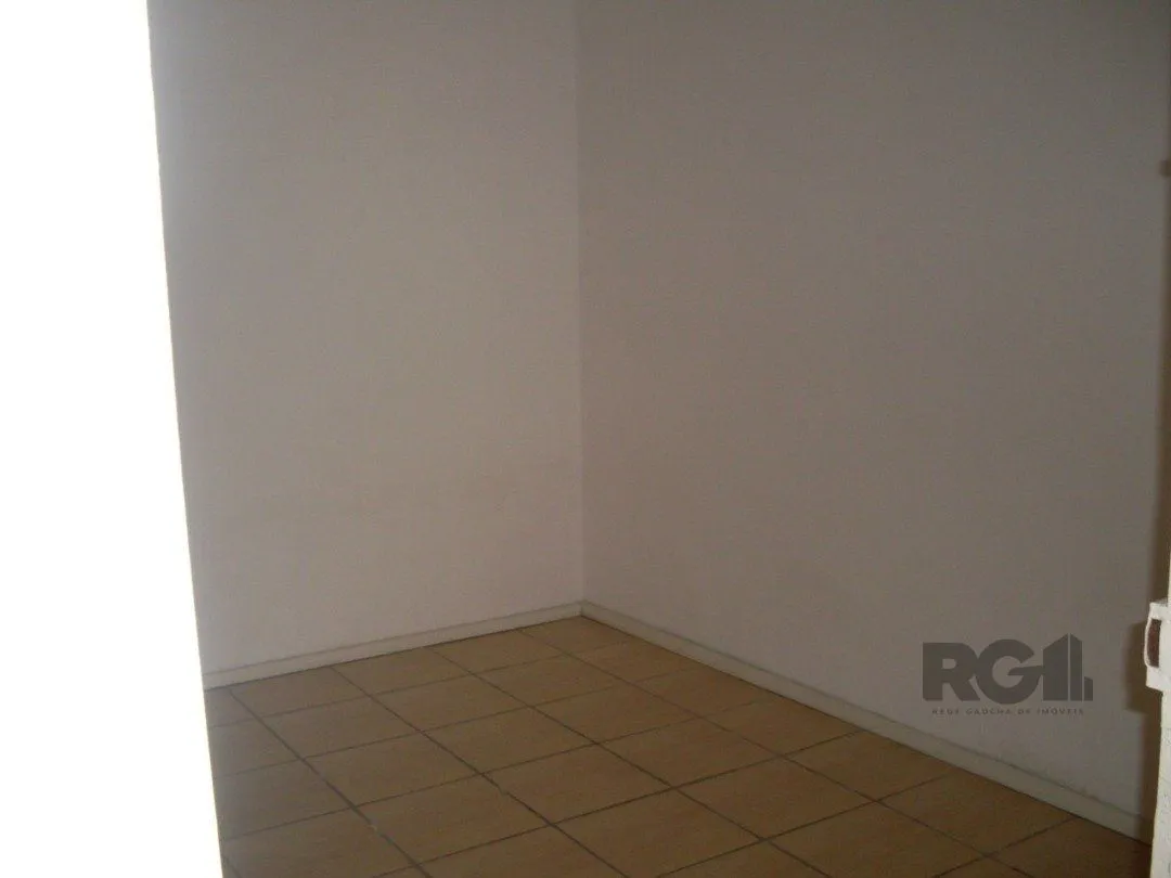 Imagem Casa comercial térrea na Av. Aparício Borges - Bairro Teresópolis