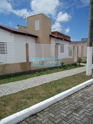 Imagem Ótima casa térrea, pátio grande, toda murada, portão acionamento eletrônico