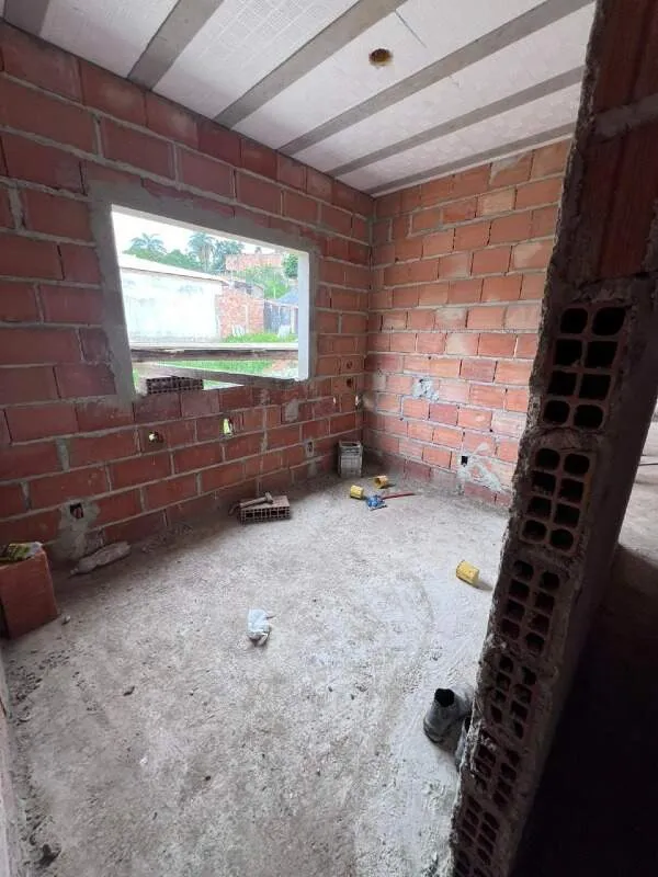 Imagem MEIO LOTE+PORÃO EM BAIXO+3QUARTOS+2VAGAS