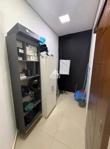 Imagem Ponto comercial no centro do cristo rei - com 7 salas e 2 casas nos fundos