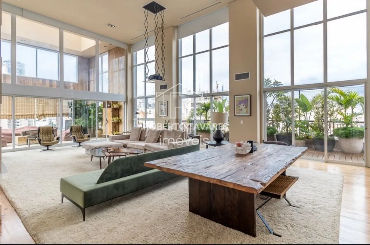 Imagem Cobertura Duplex mobiliada 820m² de área útil à venda no Jardim América com 5 suítes e 7 vagas!