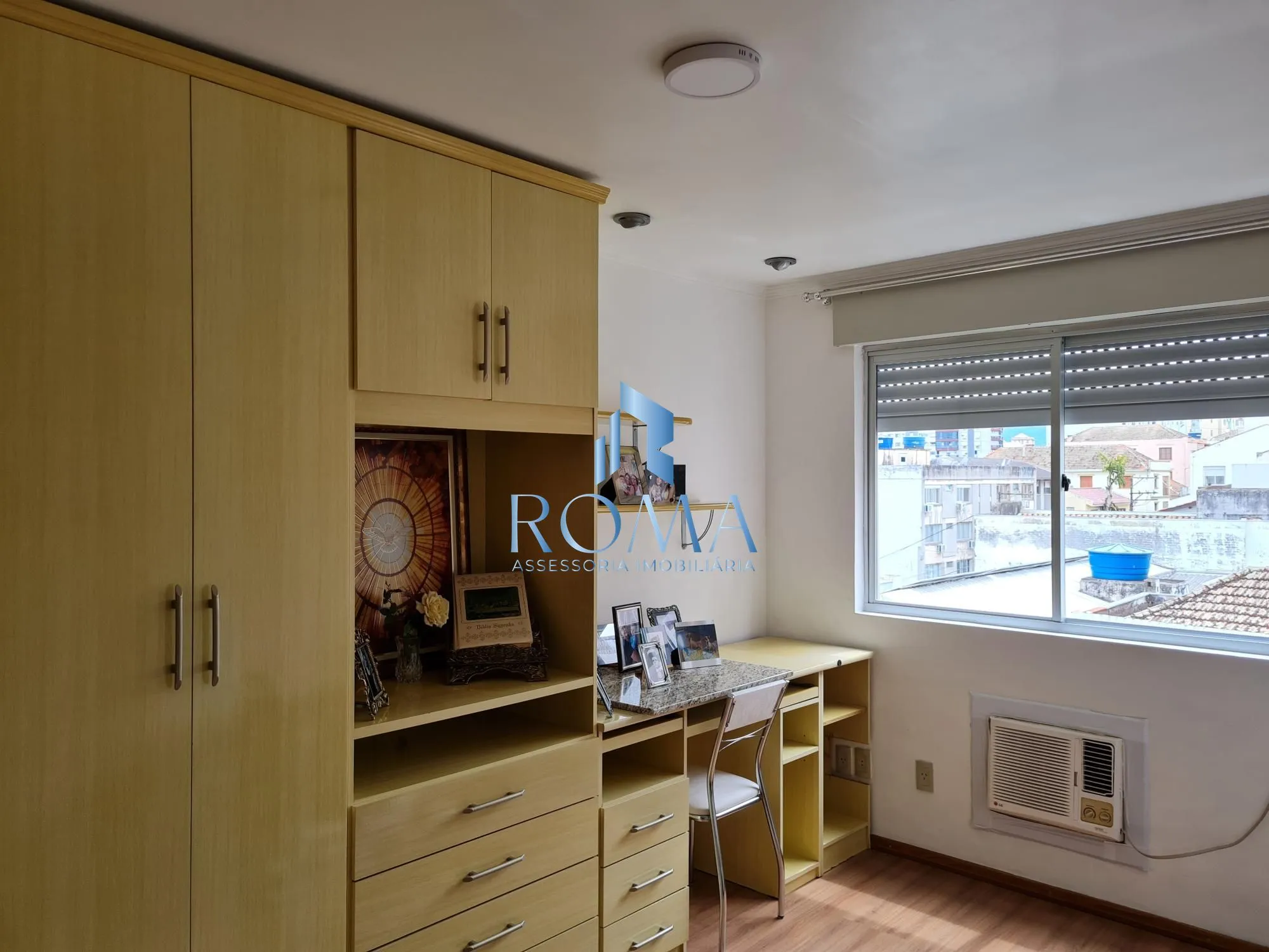 Imagem Apartamento Semimobiliado com 3 Quartos à Venda em Santa Maria