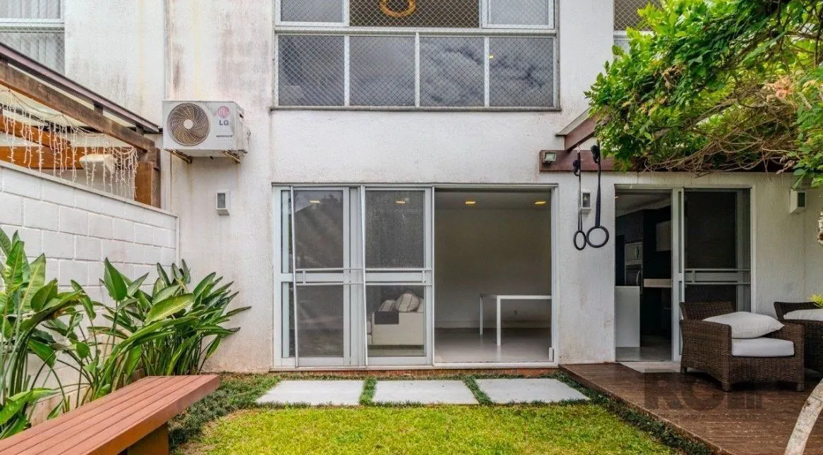Imagem Casa em Condomínio com 04 Quartos - 4 vagas, 200,36 m² de área privativa - LOMBA DO PINHEIRO