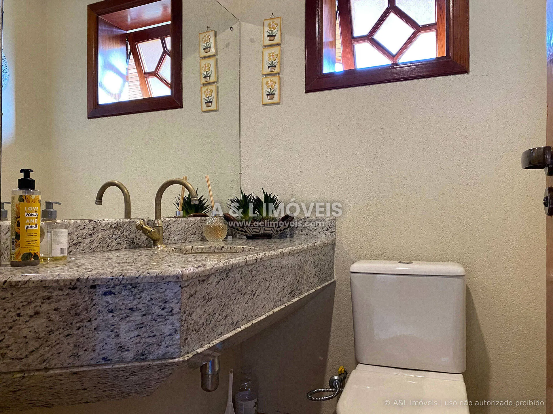 Imagem Casa em Campos do Jordão | 686 m², 6 Suítes com Lareira e Mirante 360°