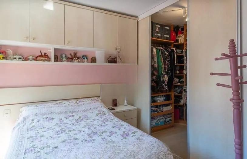 Imagem Linda casa com 3 dormitórios, sendo 1 Suíte, Sala Ampla no Condomínio de Ótima Localização