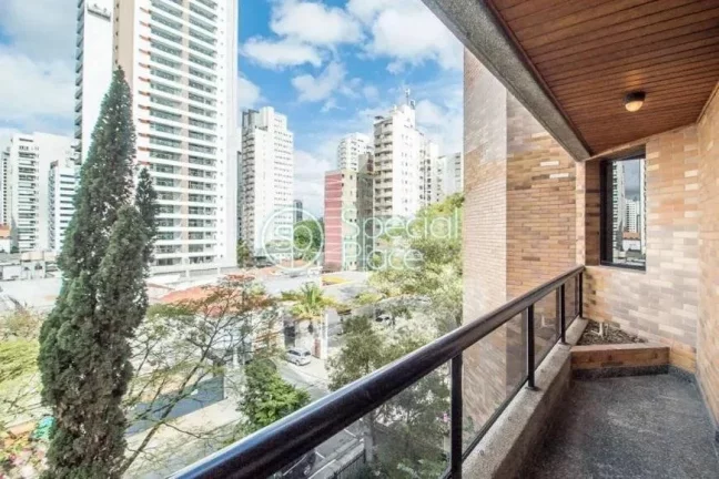 Imagem Oportunidade em Moema Pássaros, pertinho do parque e fora de rota. Excelente apartamento com 183m²...