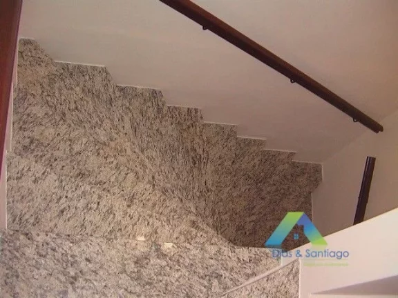 Imagem Sobrado todo reformado, 2 dormitórios, sala 2 ambientes, 3 vagas, com excelente localização e valor !