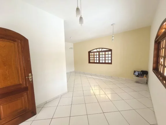 Imagem Excelente casa localizada no centro de Ubatuba - SP