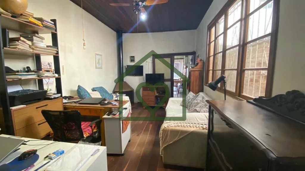 Imagem Casa com 4 dormitórios e 110 m2 na Rua Duque de Caxias, no bairro Centro Histórico em Porto Alegre...
