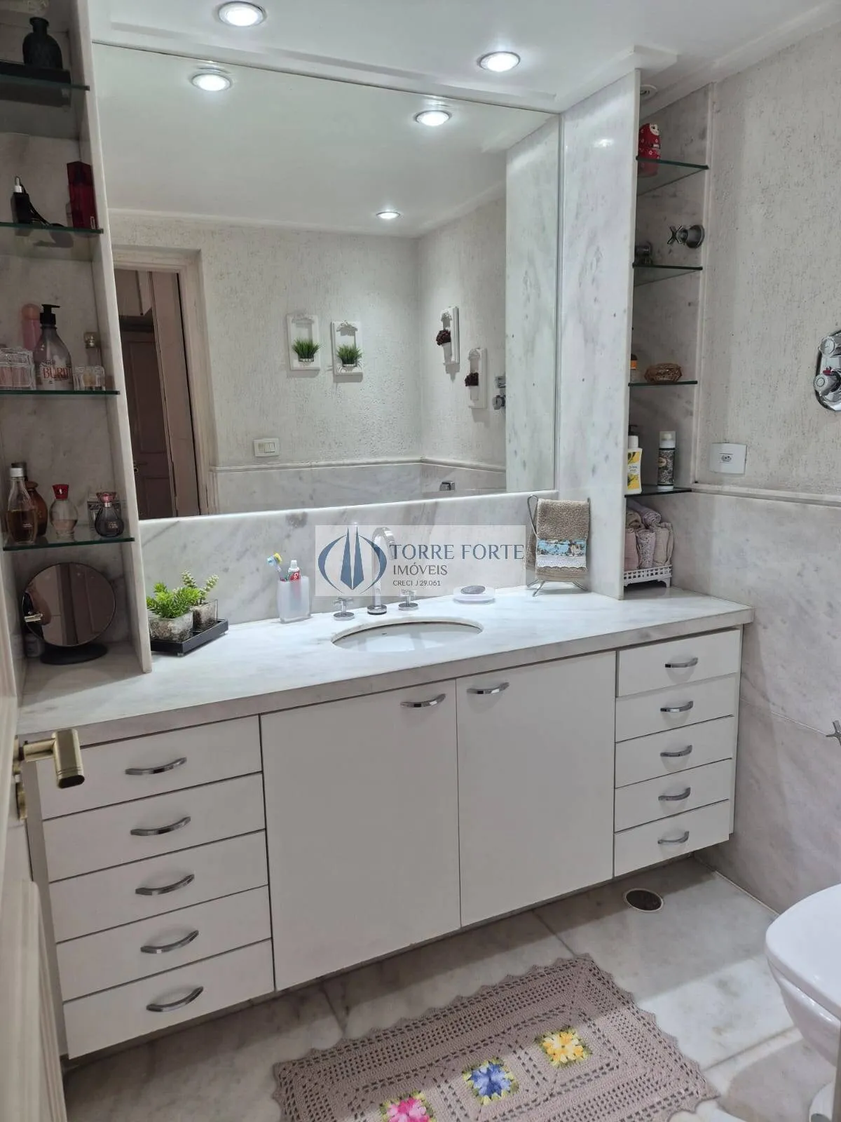 Imagem Ótimo apartamento, 184 m² 4 dormitórios sendo 3 suítes 3 vagas de garagem