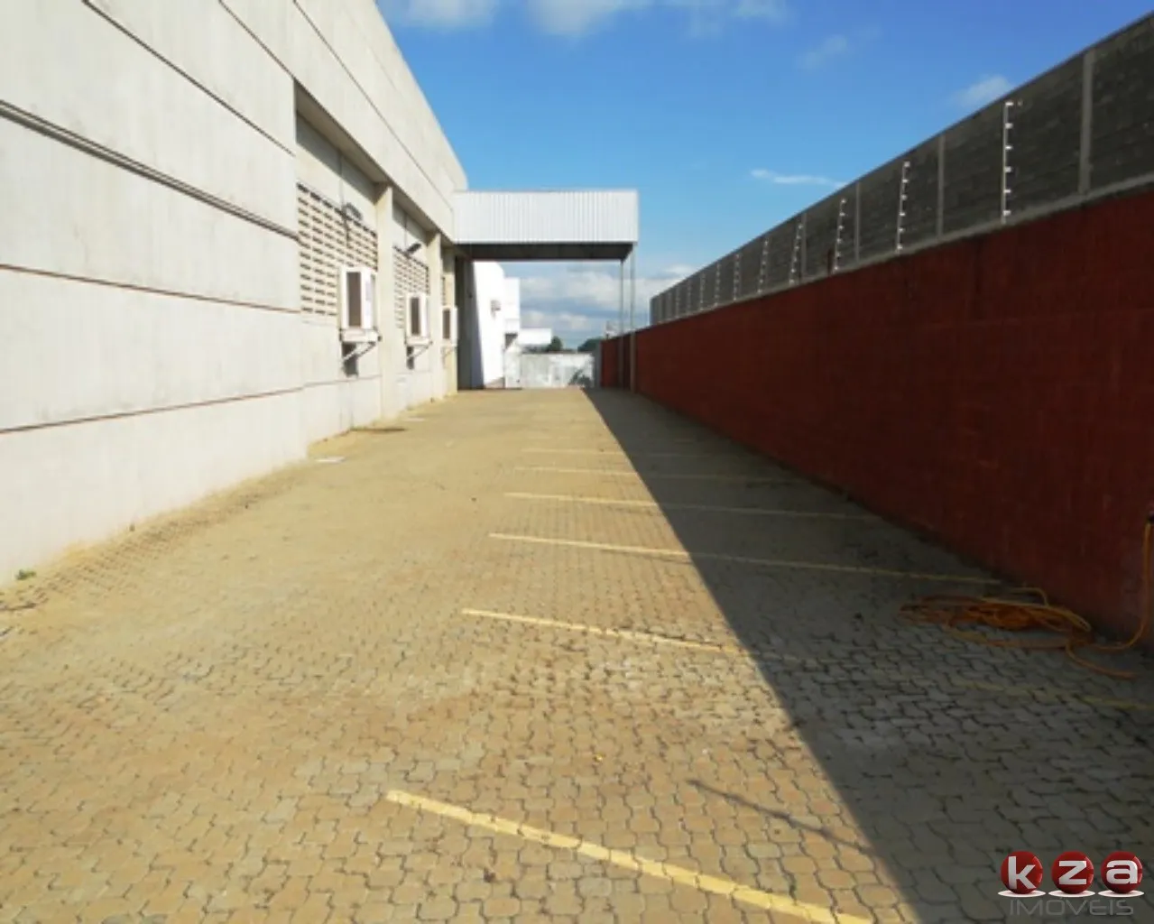 Imagem Galpão Industrial com 6 Salas e 25 Vagas em Valinhos-SP - Oferta Imbatível no Bairro Chácaras São Bento!
