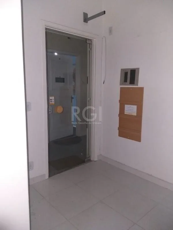 Imagem MÁFFER IMÓVEIS ALUGA Sala Comercial na Av. Cristóvão Colombo - Próxima à Félix da Cunha- 32.71m²