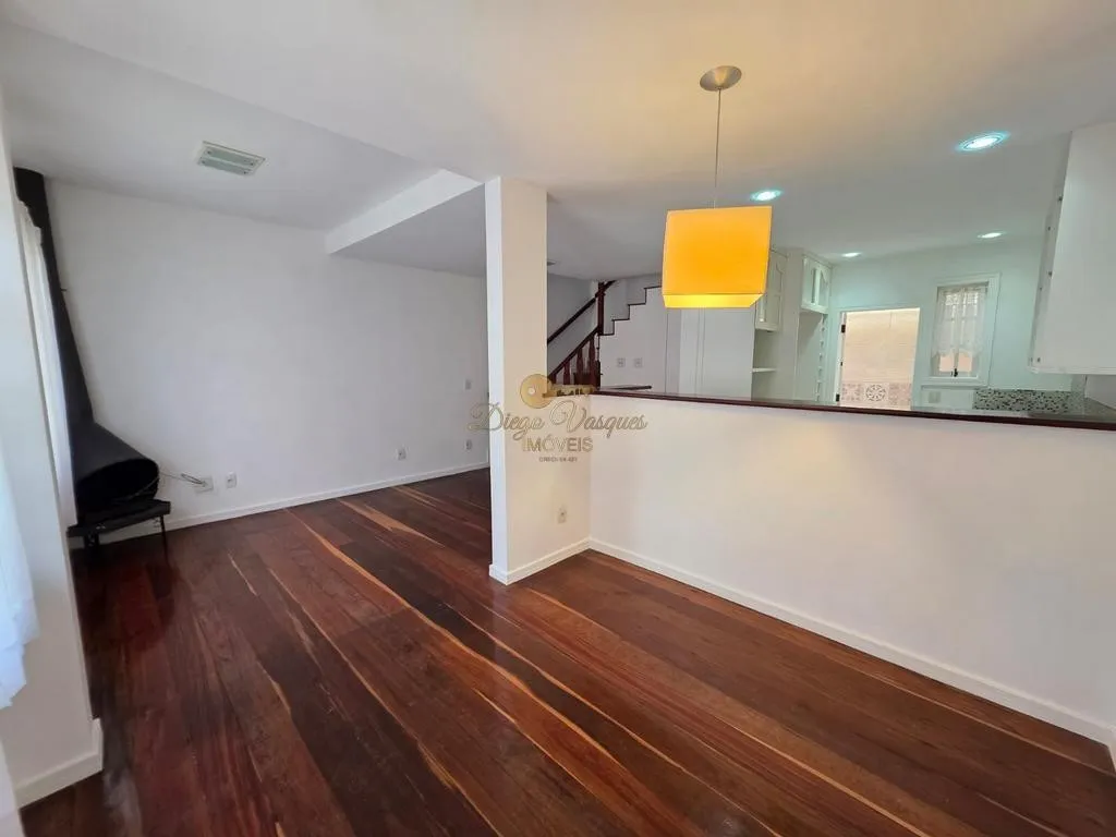Imagem Casa em Condomínio para Venda em Teresópolis / RJ no bairro Bom Retiro