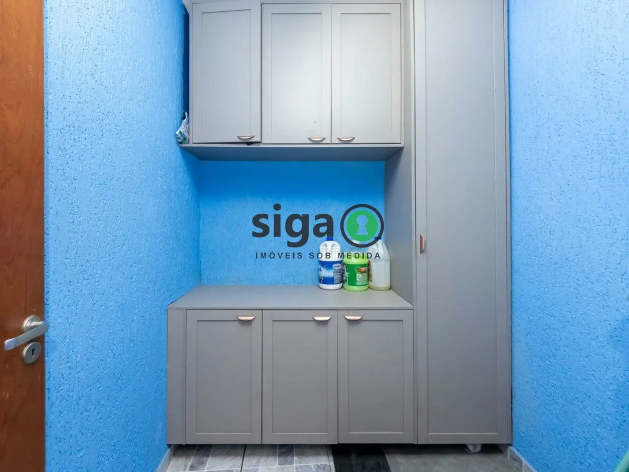 Imagem Casa a venda no Campo Belo, 240 metros, 3 quartos, 2 vagas - Porteira Fechada