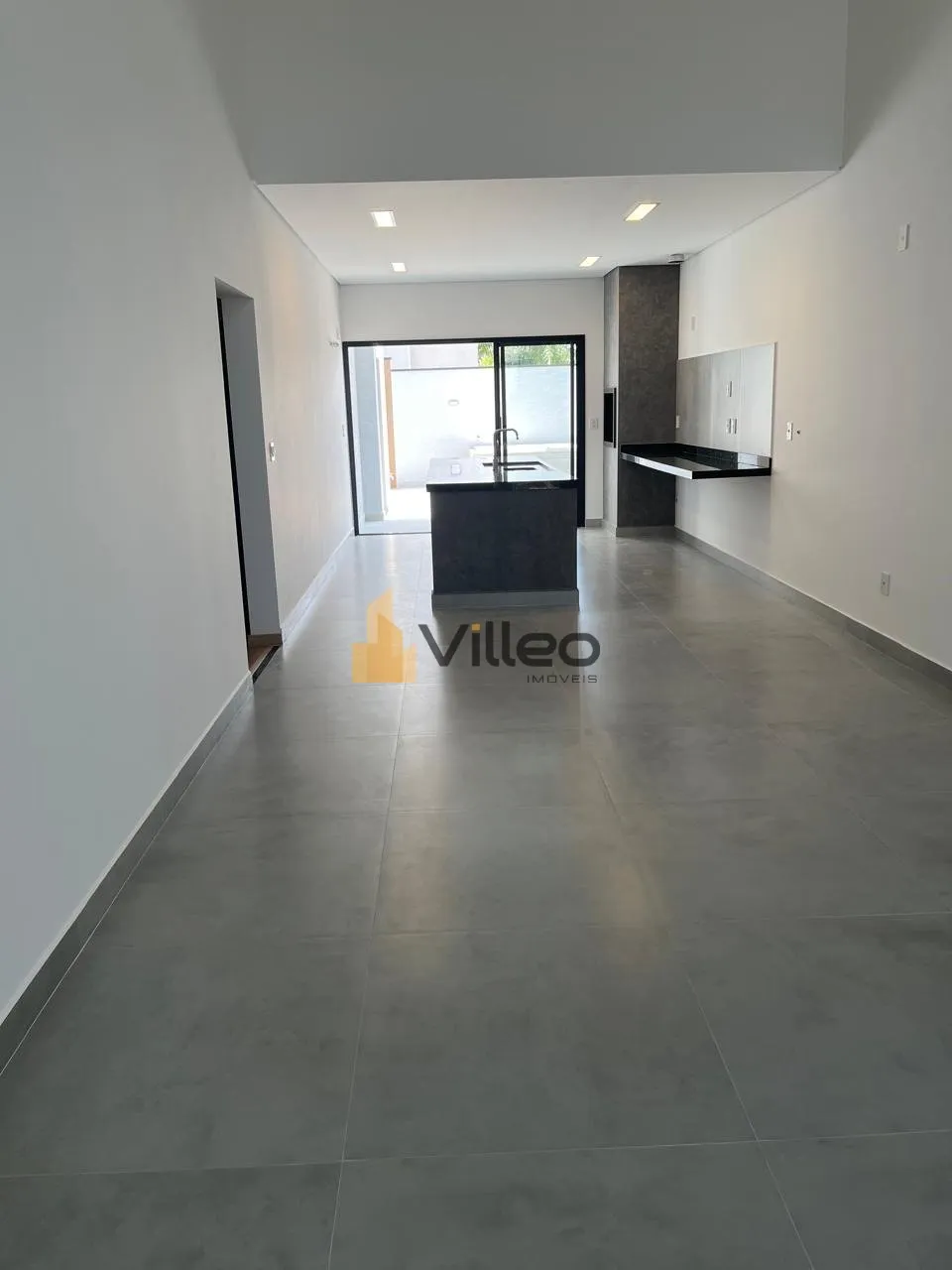 Imagem Descubra o equilíbrio perfeito entre modernidade, conforto e segurança nesta belíssima casa térr...