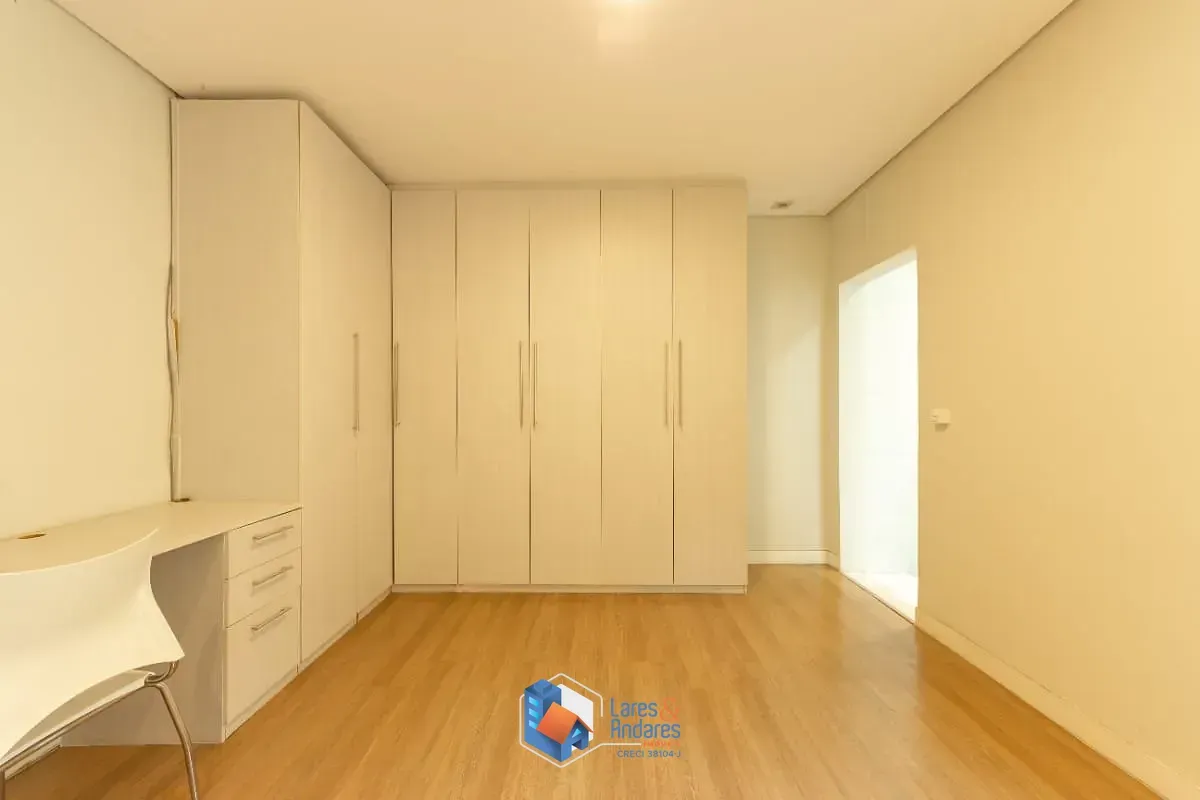 Imagem Sobrado para venda em Vila Palmeiras com 3 quartos, sendo 3 suítes, 240m²