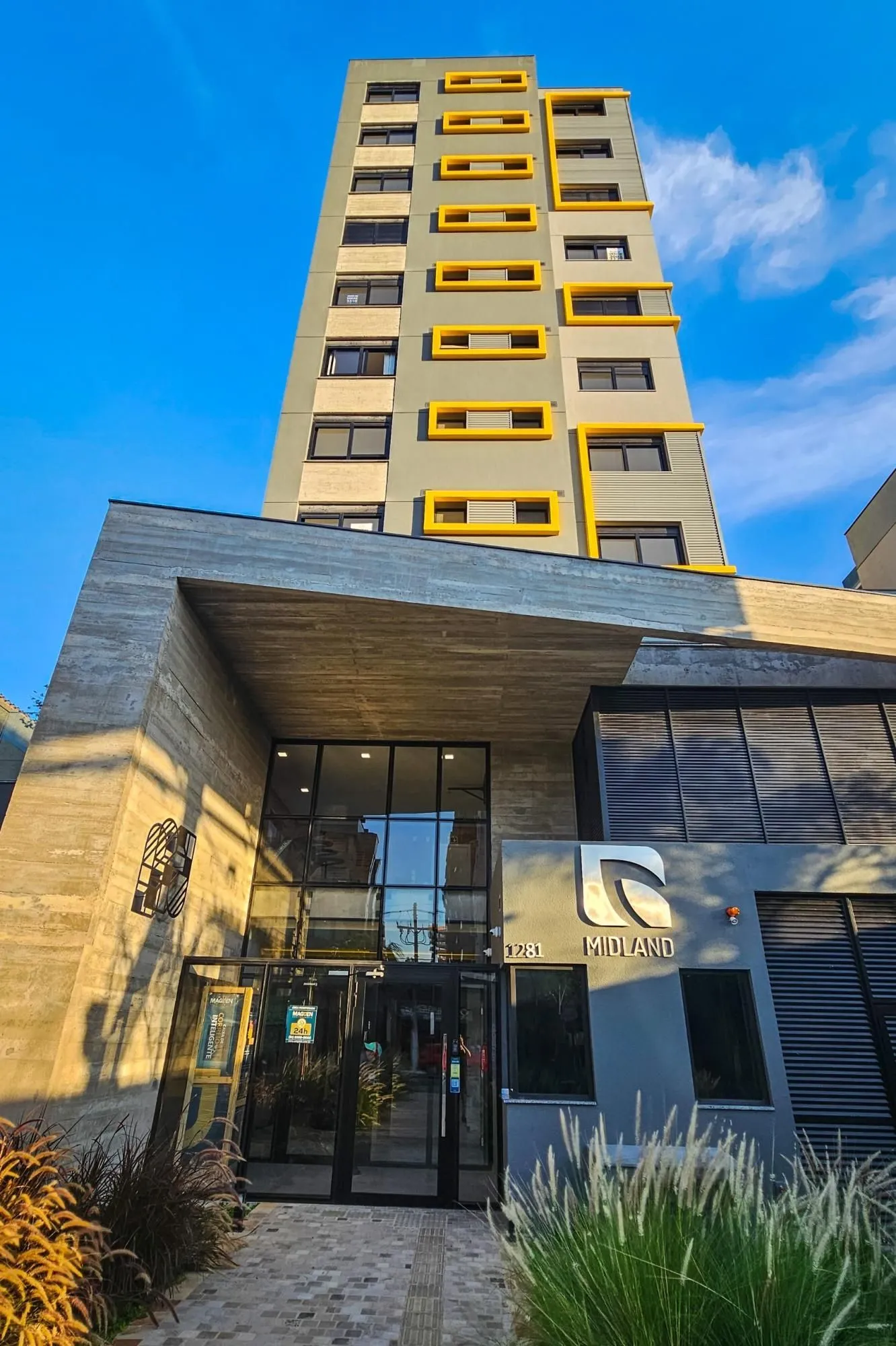 Imagem Apartamento completamente mobiliado e decorado, sacada, churrasqueira e vaga, com vista!