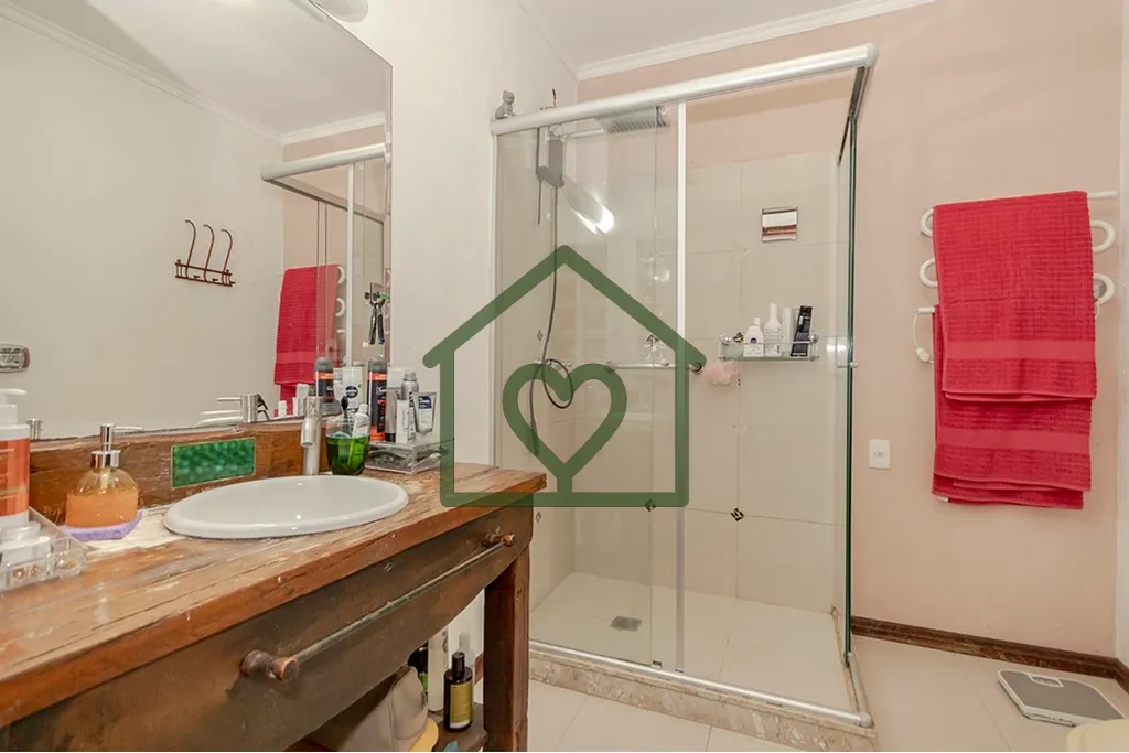 Imagem **Cobertura à Venda em Passo D'Areia, Porto Alegre 3 Quartos 245m²** Descubra a cobertura dos seus...