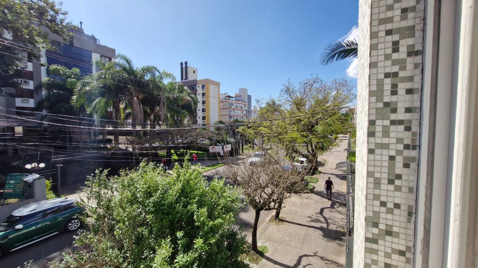 Imagem Apartamento no Menino Deus com 2 dormitórios e dependência de empregada com banheiro