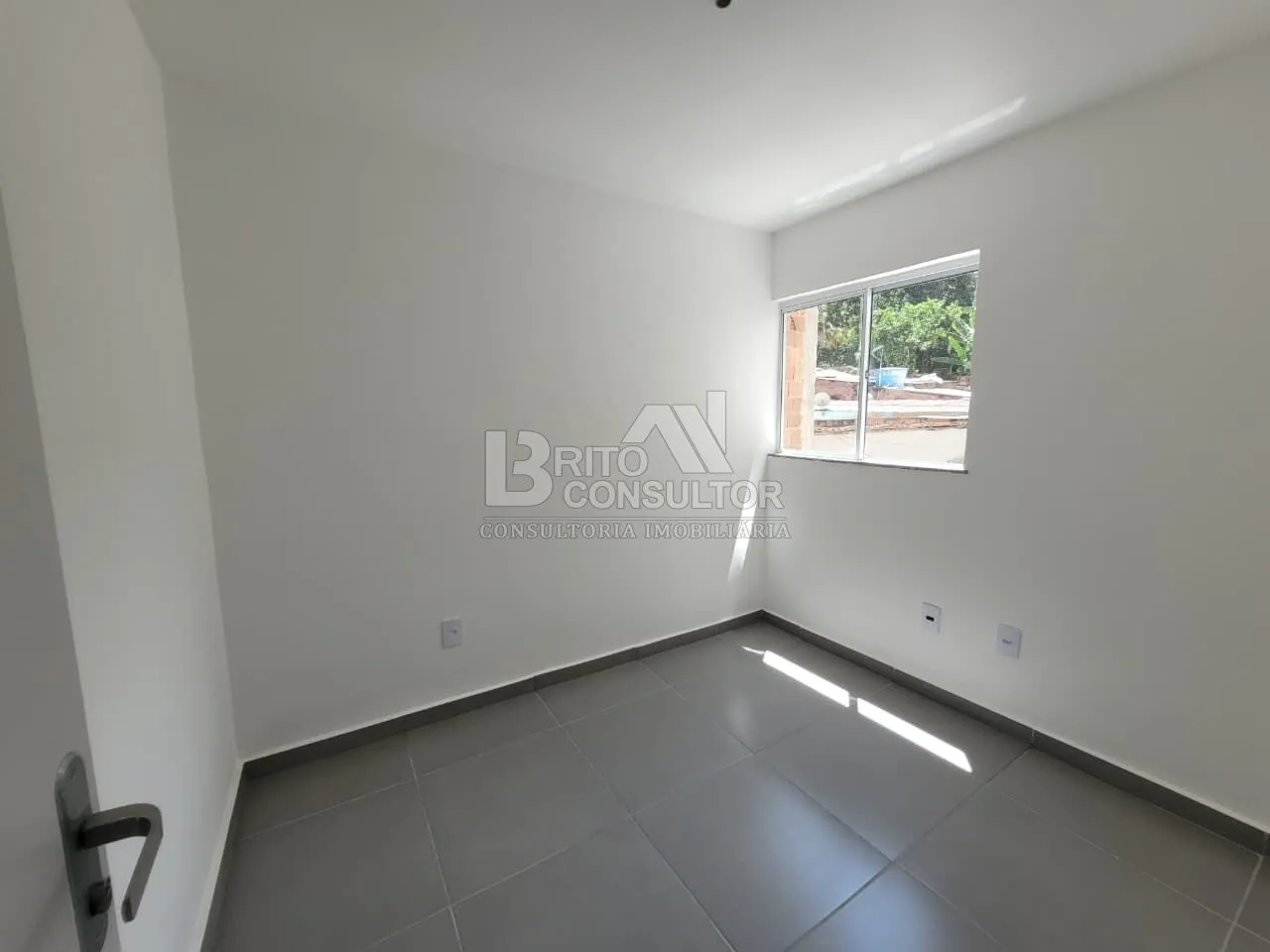 Imagem Vendo Apartamento com 2 Quartos, Varanda e Vaga em Laranjal, São Gonçalo/RJ