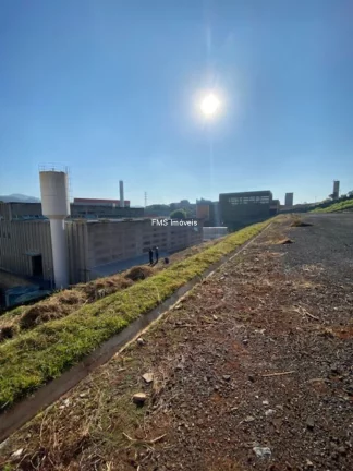 Imagem Terreno Comercial de 5.700 m² para Locação em Barueri-SP, Bairro Jardim Mutinga: Oportunidade Única!