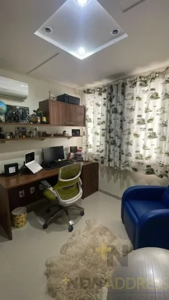Imagem Apartamento 131 m²: 3 quartos, 2 vagas, varanda. Bairro tranquilo e área de lazer.