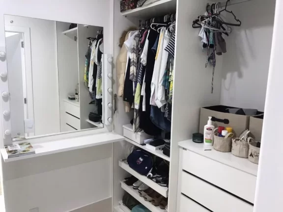 Imagem Requinte e sofisticação você encontra nessa casa , com 3 suítes uma com banheira hidromassagem, piscina, sala de cinema , localização privilegiada