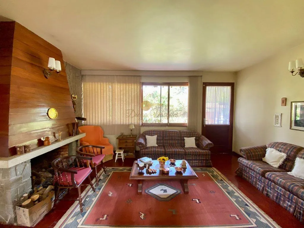 Imagem Casa para Venda em Teresópolis / RJ no bairro Albuquerque