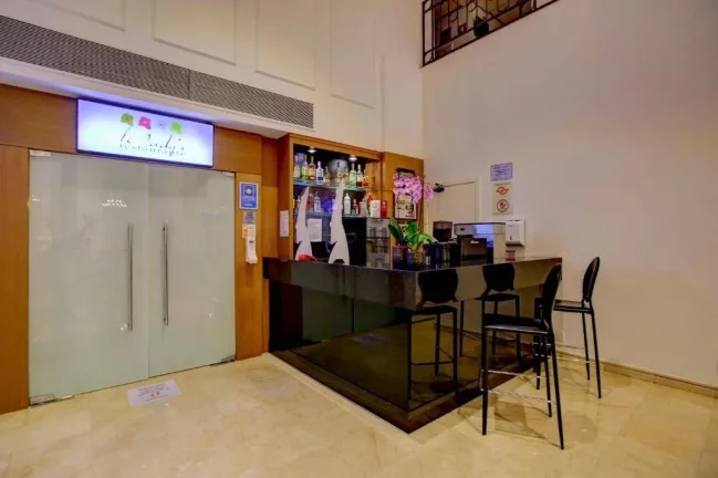 Imagem Flat disponível para locação no Quality Suites Oscar Freire em Pinheiros, com 30m², 1 dormitório e 1 vaga