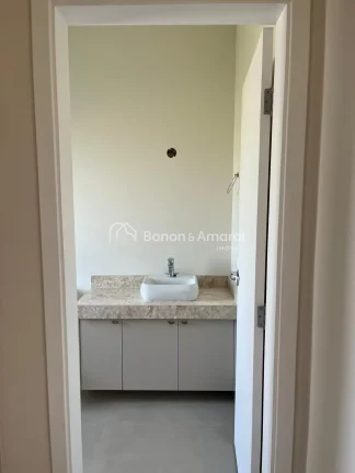 Imagem Apresentamos esta magnífica casa assobradada localizada no exclusivo Condomínio Porto Seguro Villa...