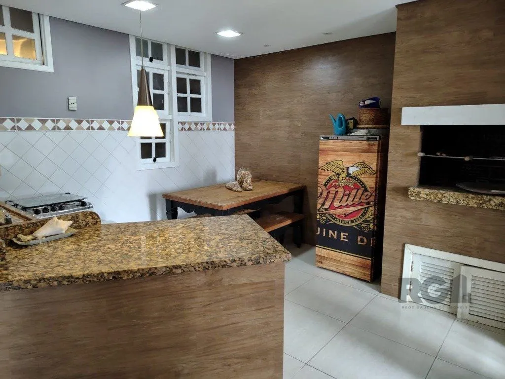 Imagem Casa sobrado com 300m² na Vila Nova de 3 dormitórios e 4 vagas