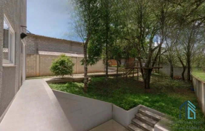 Imagem Sobrado moderno, com amplo terreno, 03 quartos c/suíte, área gourmet, em Campo Largo PR