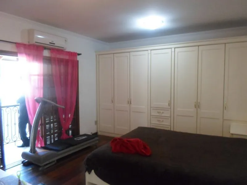Imagem Casa para Venda - 400m², 6 dormitórios, sendo 2 suites, 5 vagas - Santo Antonio