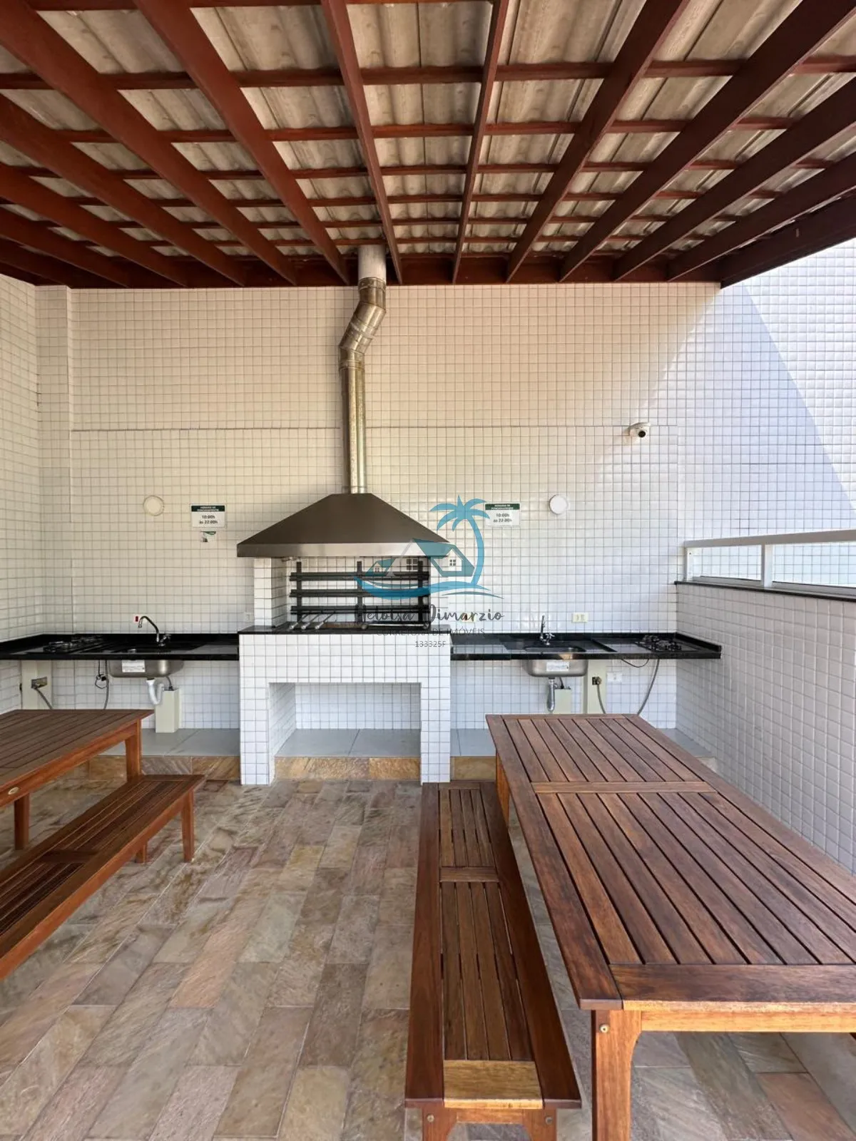 Imagem Excelente apartamento mobiliado a venda nas Toninhas, 250 metros do mar em Ubatuba.
