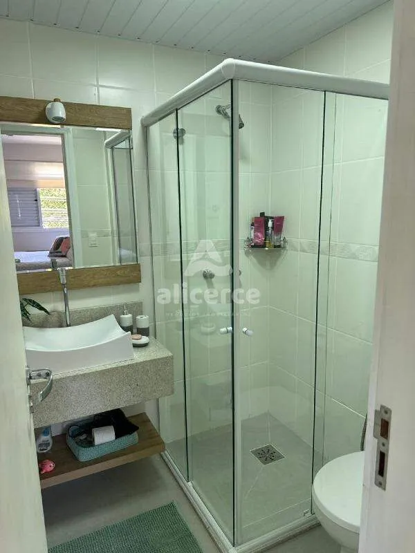 Imagem Oportunidade 3 dorm. com suíte na Praia da Cachoeira do Bom Jesus - Florianópolis/SC!