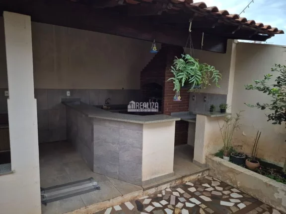Imagem Casa à venda no Bairro Olinda, Uberaba com 6 dormitórios e suíte!