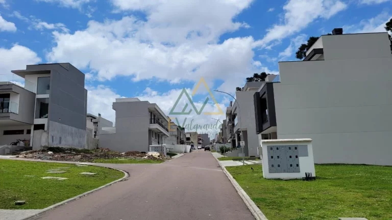 Imagem Terreno em Condomínio Fechado à venda no Bairro Alto Curitiba PR