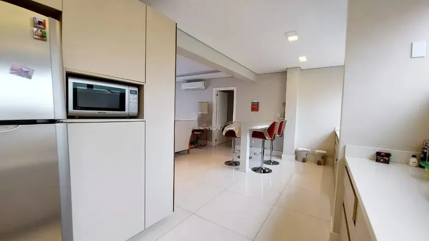 Imagem Cobertura 3 quartos, 235² privativos, com piscina, no Moinhos de Vento