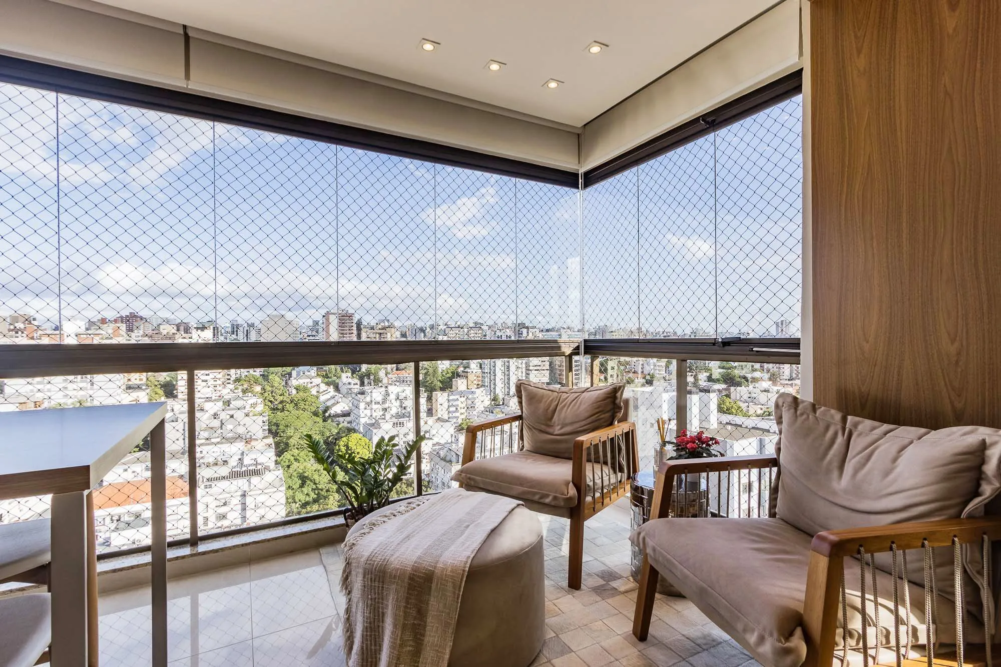 Imagem Apartamento de 3 quartos, 3 suítes e 2 vagas de garagem Higienópolis em POA