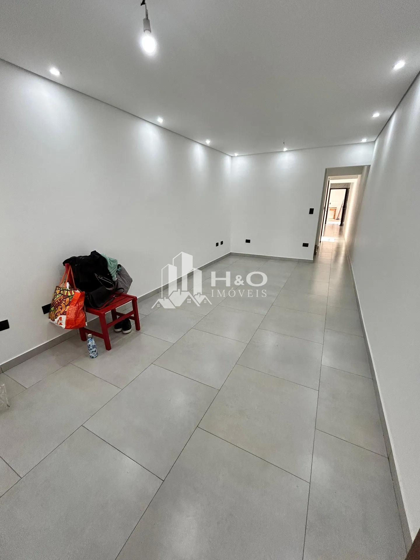 Imagem Sobrado à Venda Próximo ao Metrô Patriarca - 3 Dormitórios, 1 Suíte, Espaço Gourmet e Acabamento de Alto Padrão!