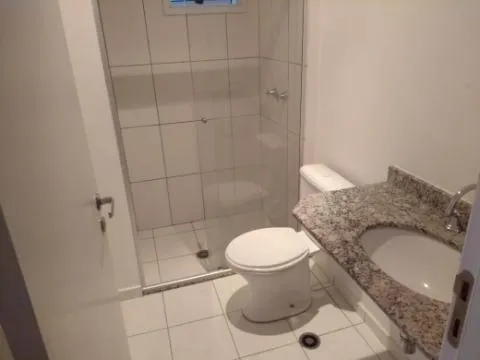 Imagem VENDA DE APARTAMENTO NO CONDOMÍNIO AMARILIS, EM ARUJÁ/SP, OPORTUNIDADE de 79m² com 3 quartos, suíte, sala com varanda e 2 vagas p/ auto. CONSULTE-NOS.