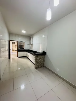 Imagem Sobrado à venda em Avenida - Goianésia/GO