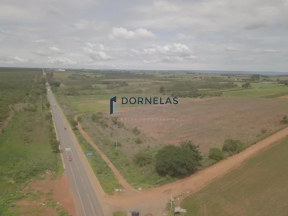 Imagem ÁREA RURAL AS MARGENS DA BR-020 18,9 HECTARES O CÓRREGO PASSA DENTRO ESTUDA TROCA